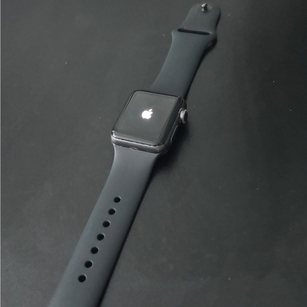 Apple Watch Series 3 38mm in Black - Smartwatch with Black Sport Band